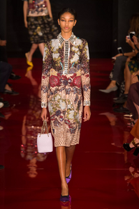 defile-rochas-printemps-ete-2018-paris-look-28.thumb.jpg.b0d231af93e3500d1037021806b26b54.jpg