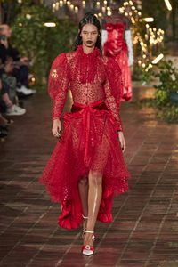 defile-rodarte-automne-hiver-2020-2021-new-york-look-26.thumb.jpg.f6375fb8b2cb098898936e3ee67f4312.jpg