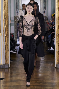 defile-ryan-roche-automne-hiver-2020-2021-paris-look-26.thumb.jpg.8adb58d635dea97d2c7c9c38cbb75954.jpg
