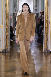 defile-ryan-roche-automne-hiver-2020-2021-paris-look-9.thumb.jpg.9d1fb12c947013e11a66fad096f70827.jpg