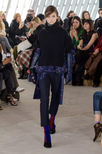 defile-sacai-automne-hiver-2018-2019-paris-look-8.thumb.jpg.9958df95582edd08af025b503cd76e15.jpg