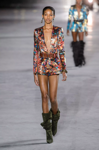 defile-saint-laurent-printemps-ete-2018-paris-look-20.thumb.jpg.72febbc515396122e58f147358ea66f6.jpg