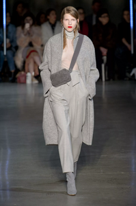 defile-sally-lapointe-automne-hiver-2018-2019-new-york-look-8.thumb.jpg.d55504275aeb73aa2e0694ab15f73627.jpg