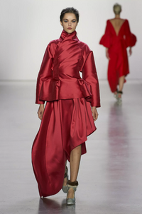 defile-son-jung-wan-automne-hiver-2020-2021-new-york-look-32.thumb.jpg.9afad3a5fb8bd04369d5718c59a1b8b9.jpg