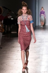 defile-stella-jean-printemps-ete-2017-milan-look-2.thumb.jpg.59bc8fa640b1fb87bcb46d6af92c3bcf.jpg