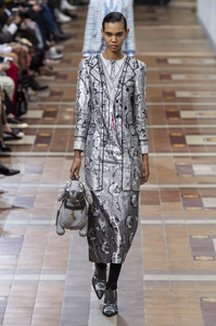 defile-thom-browne-automne-hiver-2019-2020-paris-look-50.thumb.jpg.0629496bf95916660c9c66413bcd25eb.jpg