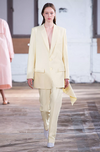 defile-tibi-printemps-ete-2019-new-york-look-21.thumb.jpg.0beeefb857b646494f49aa5b57035e86.jpg