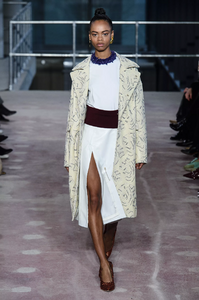 defile-toga-automne-hiver-2018-2019-londres-look-21.thumb.jpg.457210a72f04fa83154c26aed3d9392c.jpg