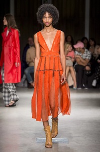 defile-trussardi-printemps-ete-2018-milan-look-30.thumb.jpg.af30fb29fbc290ce5e4a33a2e0f3298d.jpg