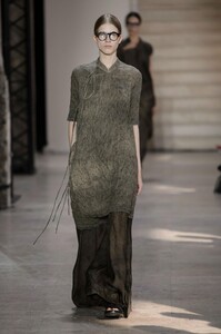 defile-uma-wang-printemps-ete-2018-paris-look-21.thumb.jpg.76cf662e94d8dd02a93b7ce92f47c645.jpg
