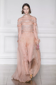 defile-valentino-printemps-ete-2017-paris-look-49.thumb.jpg.11bf62bdc43296bf15adcea730bf356f.jpg