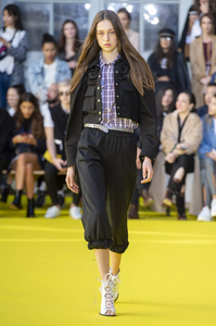 defile-victoriatomas-printemps-ete-2019-paris-look-20.thumb.jpg.85648bee9d89d357e73a9f22baab25fb.jpg