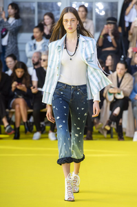 defile-victoriatomas-printemps-ete-2019-paris-look-4.thumb.jpg.1aa3fe6e4c1fbf8f97984029c848b374.jpg