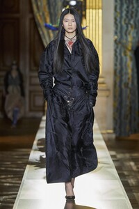 defile-vivienne-westwood-automne-hiver-2020-2021-paris-look-31.thumb.jpg.e7e2c550403afe206f39e7b68425e5cb.jpg