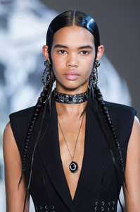 detail-defile-alexander-mcqueen-printemps-ete-2019-paris-detail-27.thumb.jpg.d0c80e97ce166c640fc67dd690f8e19c.jpg