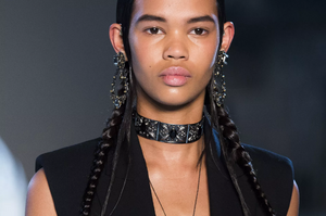 detail-defile-alexander-mcqueen-printemps-ete-2019-paris-detail-28.thumb.jpg.5fdeea3e0fa4f7eef0be96559bb68611.jpg