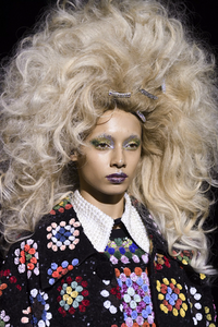 detail-defile-ashish-automne-hiver-2019-2020-londres-detail-1.thumb.jpg.6b37e84c7dbafb41e73647dfc7c1a0fa.jpg