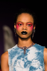 detail-defile-ashley-williams-automne-hiver-2018-2019-londres-detail-84.thumb.jpg.49c16ed3cbc614e80699a3188531433a.jpg