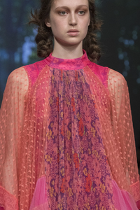 detail-defile-bora-aksu-printemps-ete-2019-londres-detail-69.thumb.jpg.a43efd0ebb3aafc1a9caebd6458bd009.jpg