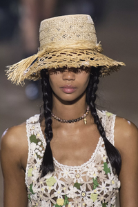 detail-defile-christian-dior-printemps-ete-2020-paris-detail-42.thumb.jpg.f39a6c748438b8af08c25a3ec5299e0c.jpg