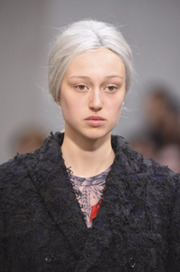 detail-defile-comme-des-garcons-printemps-ete-2019-paris-detail-100.thumb.jpg.42b24ab045d89c01ea039539a836b583.jpg