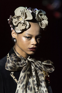 detail-defile-dolce-amp-gabbana-automne-hiver-2019-2020-milan-detail-508.thumb.jpg.11eb611c8dcc50727347ac32d622fe17.jpg