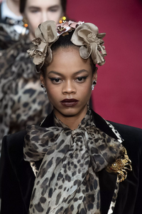 detail-defile-dolce-amp-gabbana-automne-hiver-2019-2020-milan-detail-642.thumb.jpg.18a0645fec2544b6fb8e71092a2c078a.jpg