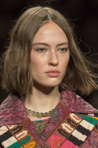 detail-defile-etro-automne-hiver-2017-2018-milan-detail-83.thumb.jpg.3a704f230f0e2698a4ba40a78f9b3fd4.jpg