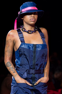 detail-defile-fenty-puma-by-rihanna-printemps-ete-2018-new-york-detail-4.thumb.jpg.627e561f8a34b146648d9d763758bc2b.jpg