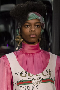 detail-defile-gucci-automne-hiver-2017-2018-milan-detail-228.thumb.jpg.00b11bfe7504ecccf0046783709c1637.jpg