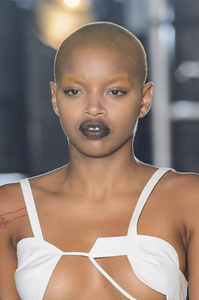detail-defile-helmut-lang-seen-by-shayne-oliver-printemps-ete-2018-new-york-detail-11.thumb.jpg.f8cacce77f14f5b421ee5ca45cf6bc03.jpg