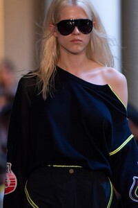 detail-defile-iceberg-printemps-ete-2019-milan-detail-40.thumb.jpg.65ce27ef379d5883bfdae42163892a1c.jpg