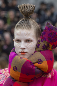 detail-defile-manish-arora-automne-hiver-2018-2019-paris-detail-17.thumb.jpg.dde18b7acd93bdbcafdf485061615cf2.jpg