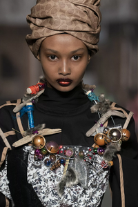detail-defile-matty-bovan-automne-hiver-2019-2020-londres-detail-92.thumb.jpg.bdc04525810931e1711d8d37976a97d7.jpg