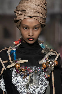 detail-defile-matty-bovan-automne-hiver-2019-2020-londres-detail-93.thumb.jpg.afcb18ed774393014e520bdbc00c420f.jpg