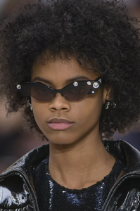 detail-defile-miu-miu-automne-hiver-2018-2019-paris-detail-146.thumb.jpg.e87981a69ee93104569abb7c64b7210a.jpg