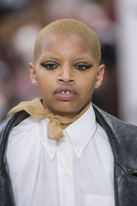 detail-defile-miu-miu-automne-hiver-2018-2019-paris-detail-174.thumb.jpg.3620b1985a1f2d0c92dbab7444cde8b9.jpg
