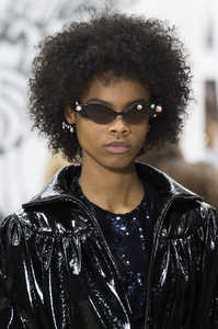 detail-defile-miu-miu-automne-hiver-2018-2019-paris-detail-45.thumb.jpg.068b40c9b72af0475da0ce2fa13f5239.jpg