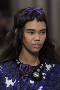 detail-defile-miu-miu-printemps-ete-2019-paris-detail-183.thumb.jpg.94cc94e7117464e79e684170d4becbe6.jpg