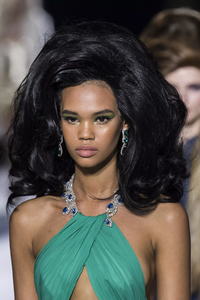 detail-defile-moschino-automne-hiver-2019-2020-milan-detail-218.thumb.jpg.19a4bb37aacb13de2fad9cc5d7ccfa61.jpg