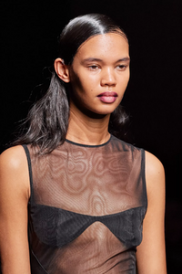 detail-defile-mugler-automne-hiver-2020-2021-paris-detail-81.thumb.jpg.31caebfa9ac67e69512664a006598c78.jpg