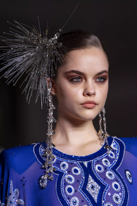 detail-defile-naeem-khan-automne-hiver-2020-2021-new-york-detail-40.thumb.jpg.5f158c9f595f51ed19af644b48b3c607.jpg