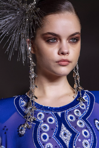 detail-defile-naeem-khan-automne-hiver-2020-2021-new-york-detail-41.thumb.jpg.ce942eb9f12a8a52ae408d6b7e2359c3.jpg