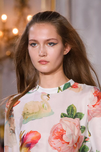 detail-defile-paul-amp-joe-automne-hiver-2018-2019-paris-detail-79.thumb.jpg.1d3a64beaab67f6211e5d4efd414f7e6.jpg