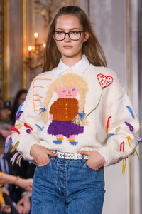 detail-defile-paul-amp-joe-automne-hiver-2018-2019-paris-detail-9.thumb.jpg.2dbb3686f671070b63c5744538eaf261.jpg