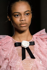 detail-defile-philosophy-di-lorenzo-serafini-automne-hiver-2018-2019-milan-detail-51.thumb.jpg.0e670fe1417d168b8b5545602ebdd112.jpg