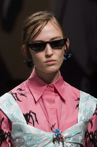 detail-defile-prada-printemps-ete-2018-milan-detail-190.thumb.jpg.655b104619cb5d0f93ce989774a6b9c1.jpg