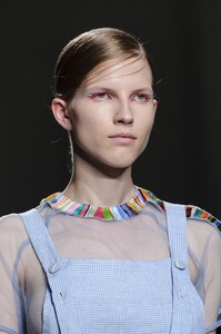 detail-defile-rahul-mishra-printemps-ete-2018-paris-detail-37.thumb.jpg.0f4e1c6288bdc4f2ec2598ae56199676.jpg