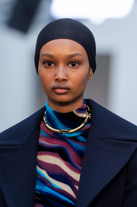 detail-defile-roberto-cavalli-automne-hiver-2019-2020-milan-detail-45.thumb.jpg.84b8c697dd6e860abe4c58a6b4efe46d.jpg
