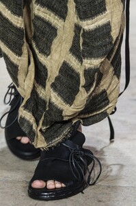 detail-defile-uma-wang-printemps-ete-2018-paris-detail-4.thumb.jpg.6d418fdcb908812657d4275041c4936b.jpg